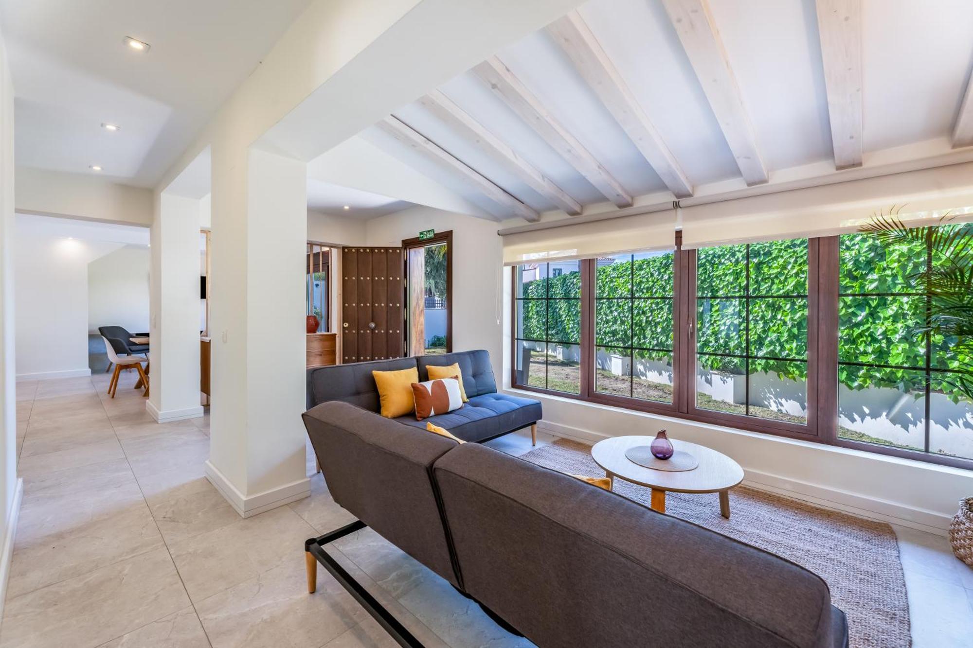 With Pool In Golden Mile By Kura Homes Ferienhaus *