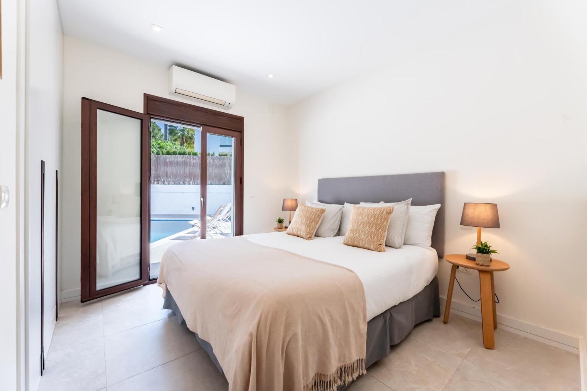 Ferienhaus With Pool In Golden Mile By Kura Homes